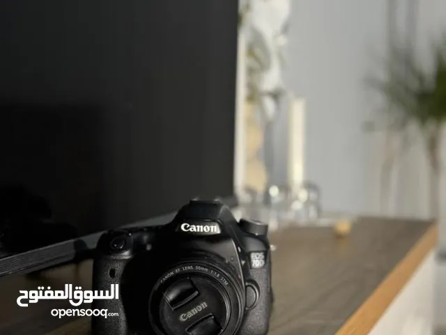 كاميرا كانون 70D مع عدسة 50 مم اصلية.