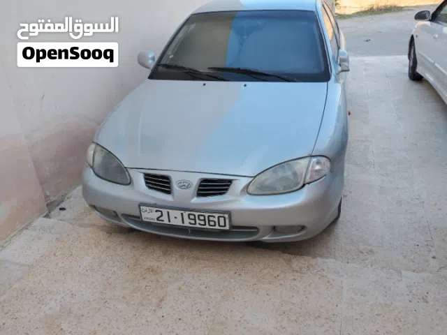 1998 هيونداي افانتي Standard