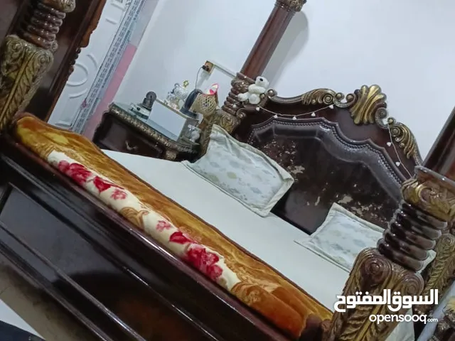 غرفة نوم صاج مصري كبيرة ونضيفة وكلش حلوة ونوعهة صراز ملكي كاملة ومتكاملة