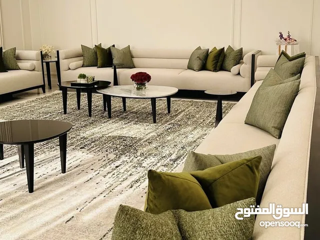 نحن شركة المرهف للمفروشات متخصصون بتفصيل المجالس العربية والمغربية والتركية وكنب المودرن الأمريكي...