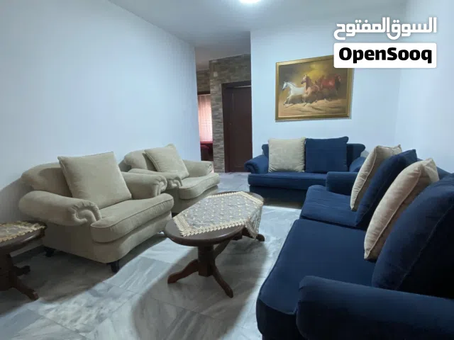 شقة مفروشة للايجار السنوي . قريبة من السوق التجاري