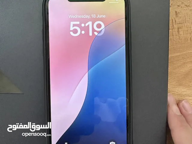 iPhone 11 pro max 64GB للبيع 
