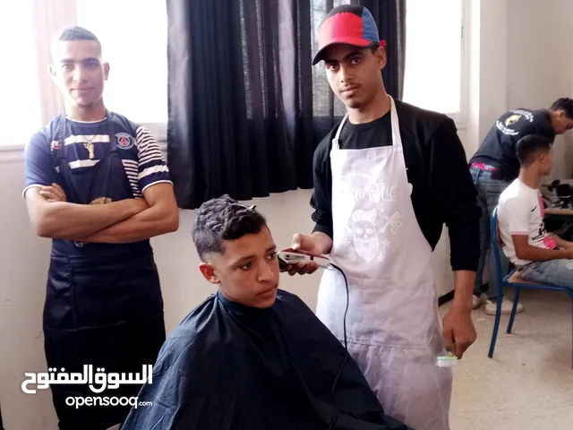 متوفر كوافيرات وحلاقين بالمغرب