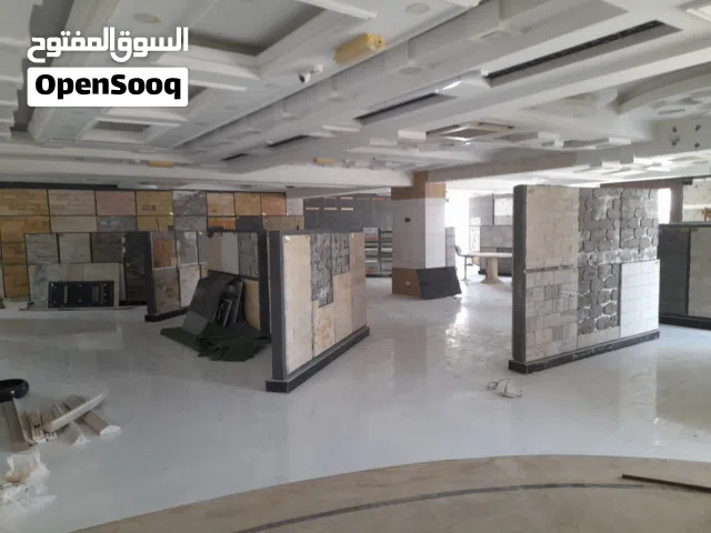 فرصة للشركات والمعاهد والمؤسسات في موقع ممتاز معرض للايجار 600متر مربع مجهز بدورات مياه ومطبخ تحضيري