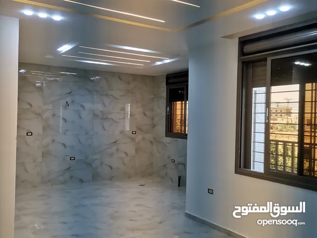 شقق فاخره للبيع بمساحات 170م+205م على شارع البتراء شرق اربد مول قراند مقابل بيت البن البرازيلي