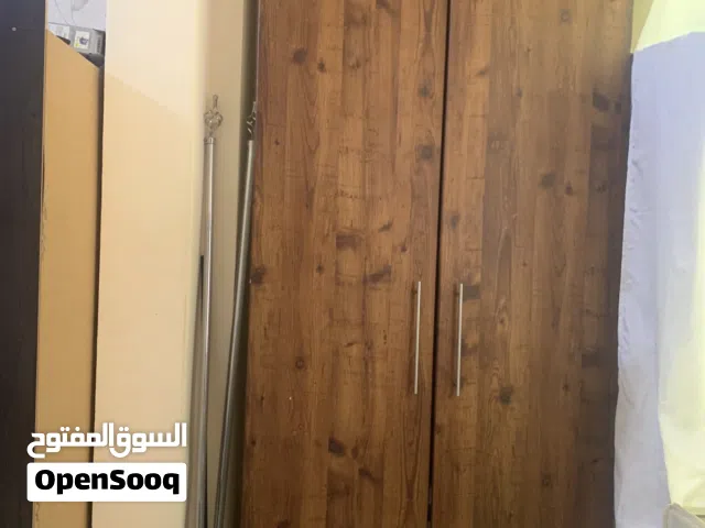 خزانة ملابس كبيرة