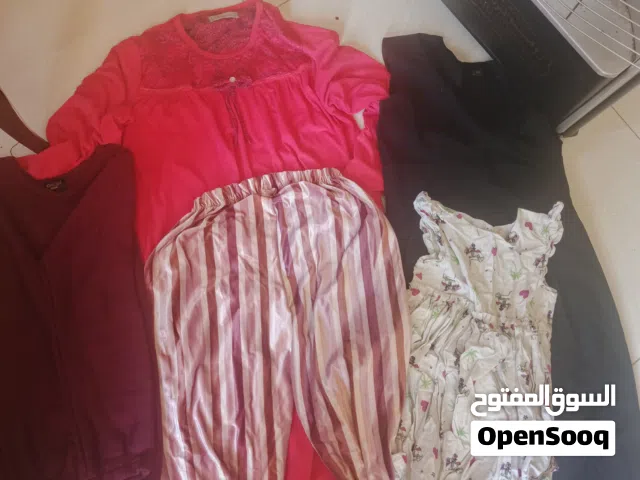 ملابس عشوائي15 قطعه ب 3 دنانير كلهم مستعمل