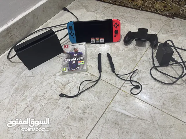 نينتندو سويتش مستعمل للبيع ويوجد شريط فيفا 23 و فيفا 20 و كراش