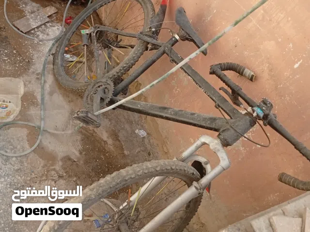 بسكليت شغال ما شاء الله عليه مشكلته خربت البطه والجنزير بده جنزير وبده بطه