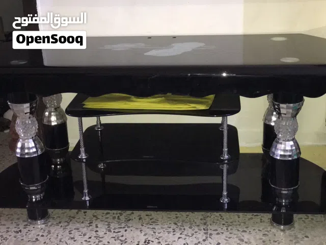 طاولة شاشة سيكوريت سوداء نظيفة جدا" للبيع