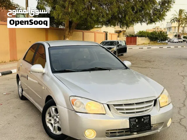 2004 كيا سيراتو Standard