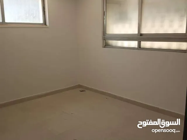 شقة فارغة للايجار في حي نزال اعلان رقم 14 مكتب حواش العقاري