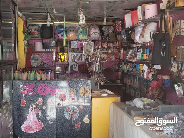 مكتبة للبيع