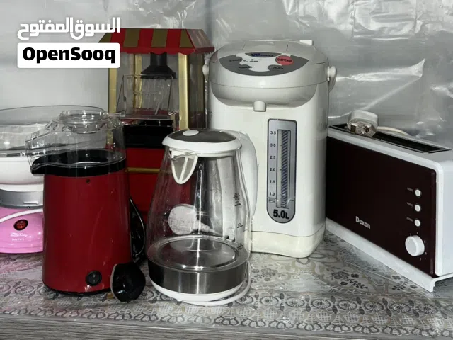 6 أجهزة كهربائية للمطبخ صانعتين فشار و صانعة غزل البنات و توستر و سخان ماء 5 لتر للبيع