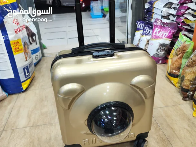 شنتة حمل قطط مع باسورد ، بتوسع 3 قطط قوية و بتتحمل ضد الكسر ، حتى بتقدر تعتمدها شخصي عالعقبة