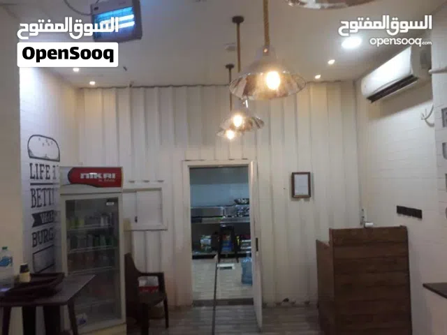 فرصة ممتازه للاستثمار  مقهى للبيع في موقع ممتاز وفي افضل الشوارع في البريمي و منطقة فيها حركة.......