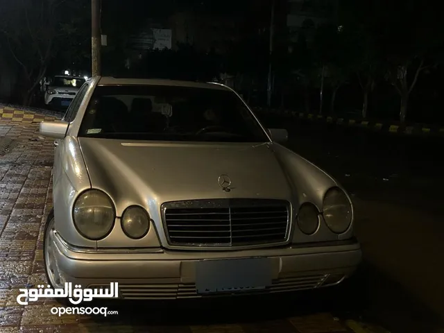 مرسيدس بنز العقرب E320 نضيفه وبدون حوادث وبسعر مغري جدا جدا ... الحق لا تفوتك