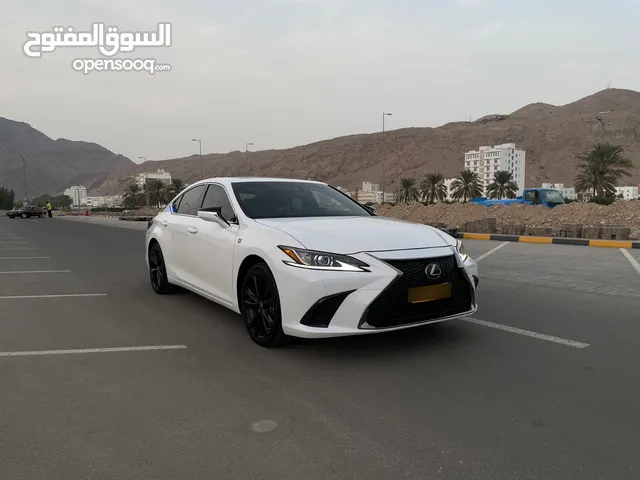 لكزس es350اف سبورت 2023 باللون الابيض المميز وتكحيلات الاسود تم تخفيض السعر