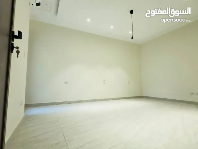 صاله 700 م . دورين . إيجار. خدمات سوق الجمعه .