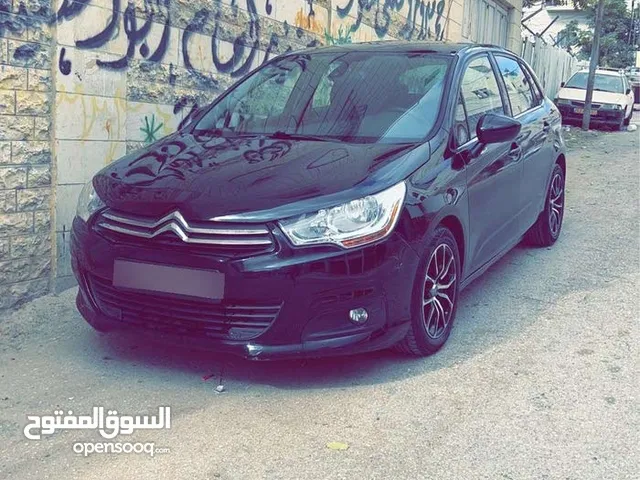 سيارة حلوة مرتبة اقتصادية