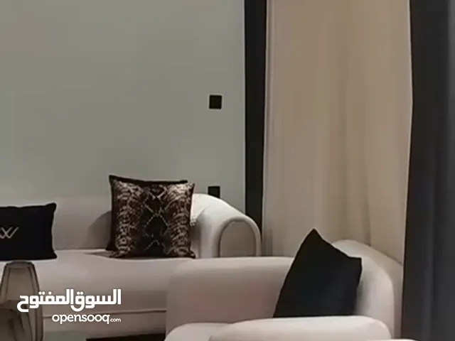 شقة جديدة للأجار في كامباوند مغلق بعد مستشفي دار الشفاء مباشرة