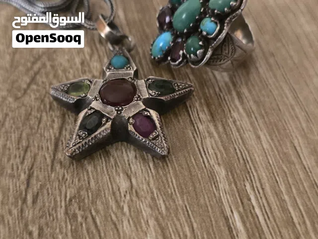 خواتم وتعليقه