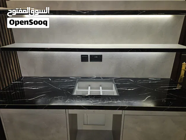 كوفي كورنر مودرن  ركن قهوة فاخر بحالة ممتازة مع إضاءة وكهرباء سبب البيع تغيير ديكور