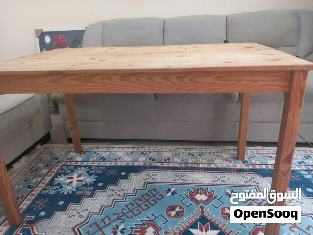 طوالة خشبية ايكيا + كراسي حلوس عدد 2