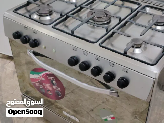 نبيع طباخ لاجرمان ايطالي 5 شعله بحاله ممتازه اشعال ذاتي كامل ليت اضاءه في الفرن مروحه توزيع الحراره
