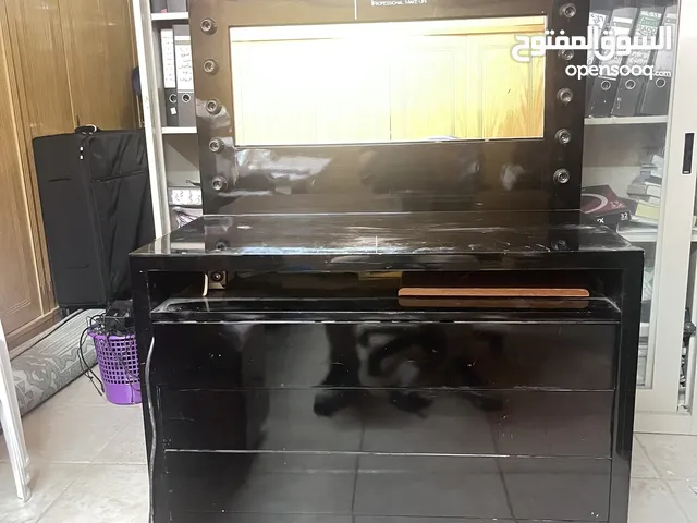 بوث عطور او مكياج للبيع