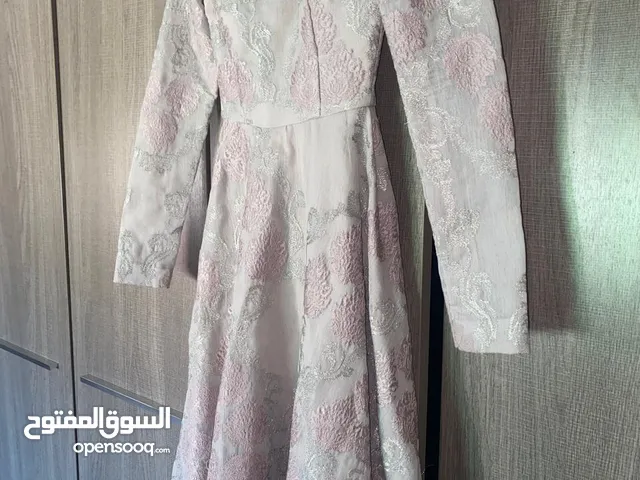 فستان سهرة للبيع لبسة واحدة بحالة ممتازة