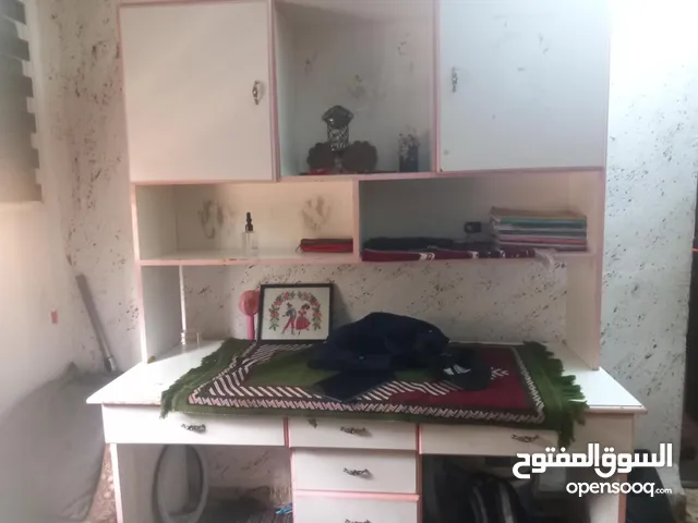 مكتب +تخت عدد2+جرار عدد2