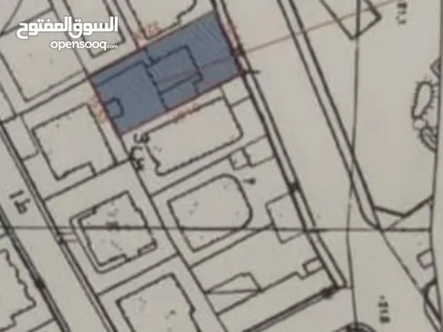 قطعة ارض مقام عليها هنقر
