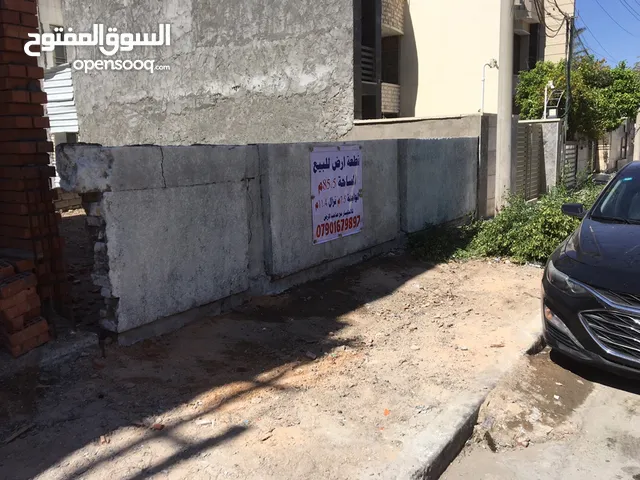 ارض مربعه للبيع حي الاطباء محاذي المطار واجهه 7،5 مساحه 85،5 من المالك