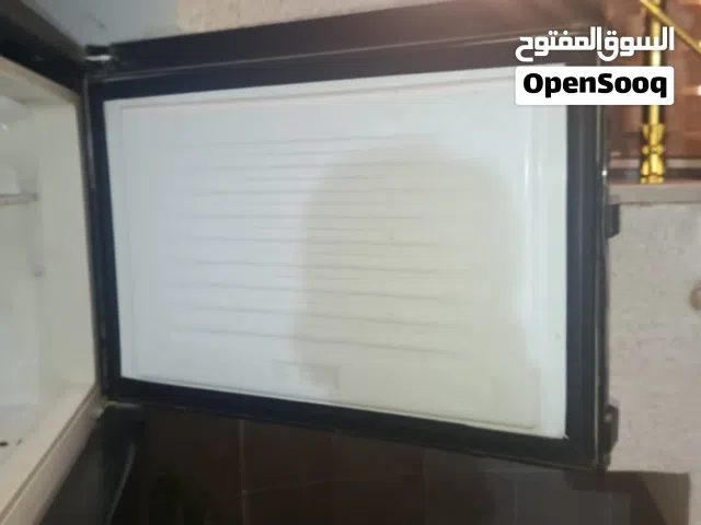 ثلاجة مستعملة ونظيفة شغالة الجوة تبريدها طبيعي والفريز تبريدة ضعيف