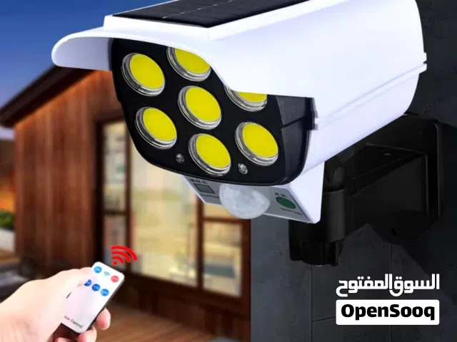 كشافات على شكل كاميرا حساس حركة ابو لوح شمسي ابو ريموت تحكم  بثلاثة مواضع للاضواء يضي حين تحرك اي جس