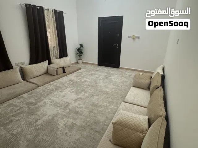 للبيع مجلس بحالة ممتازة، قليل الاستخدام  Majlis for sale, excellent condition, barely used.