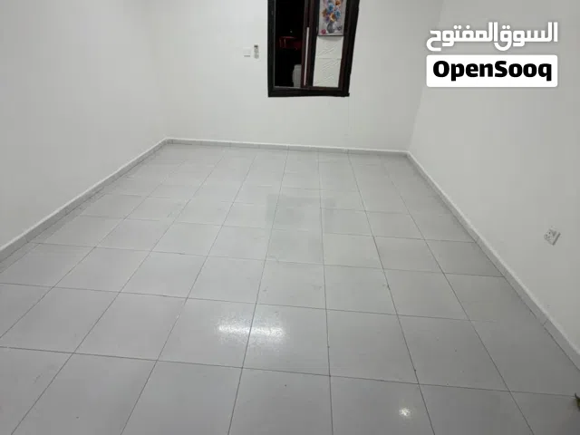 غرفه وحمام فقط بدون مطبخ في بوشر شارع المها بجوار نفق بوشر