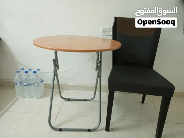 طاولة وكرسي