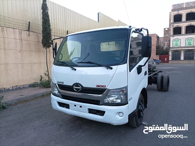 هينو تربو طول خمسه متر ونص مديل 2014 مجمرك