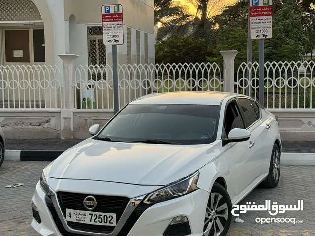 Sedan Nissan in Sharjah