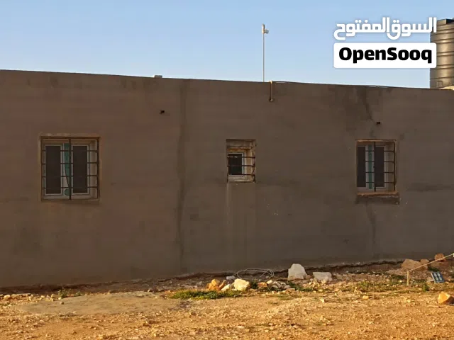 استراحة صغيرة للبيع بالجبل الاخضر مقابل البحر