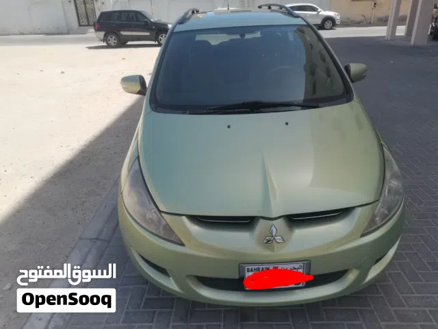 2005 Mitsubishi Grandis