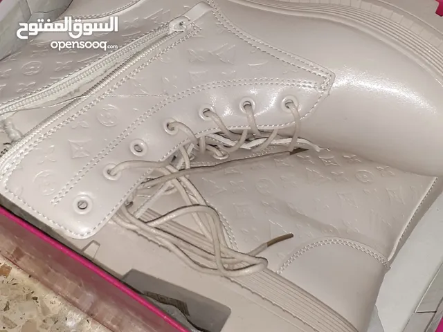 جزمة طويلة