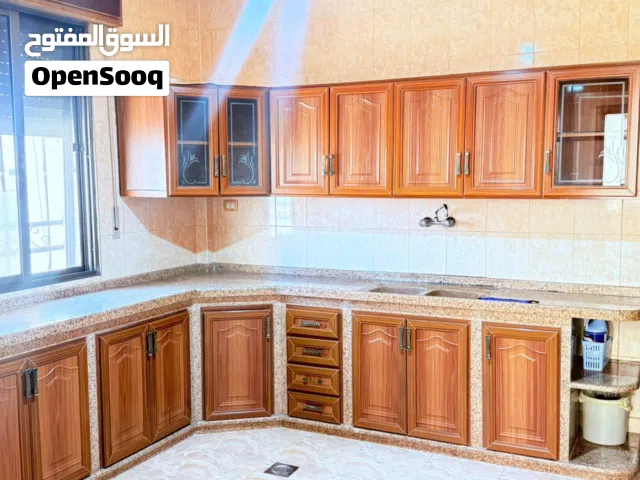 مطبخ +أبواب خشبية/أكورديون للبيع+شبابيك كبيرة