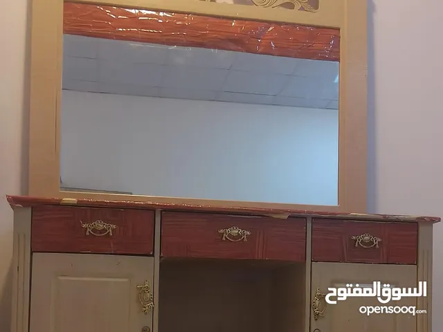 ميز تواليت بسعر 80مستخدم قليل كلش حلو