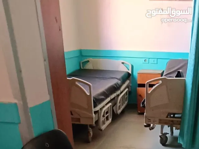مستشفى مرخصه دخلها الصافي لاي مستثمر شهريا 450 الف حاصله على علامه الجو