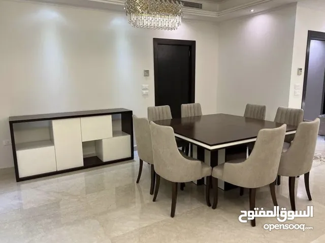 غرفة سفر 8 كراسي