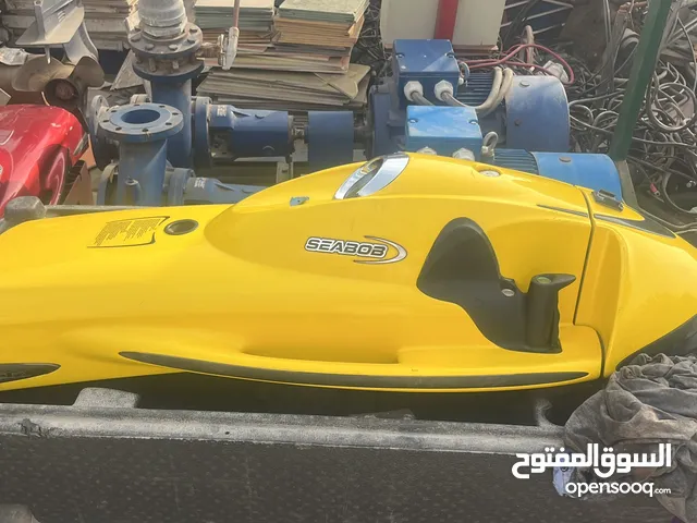 عدت قوارب مشكله ومكائن خارجيه وداخليه