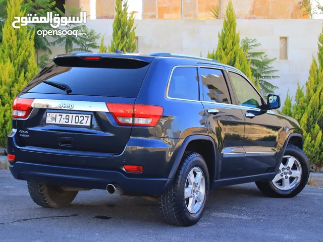 جيب شيروكي 2011  فل إضافات ما عدا الفتحه فحص كامل فور ويل بحاله الوكاله